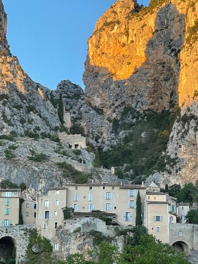 Hôtel Particulier des Lumières Moustiers-Sainte-Marie Exterior foto